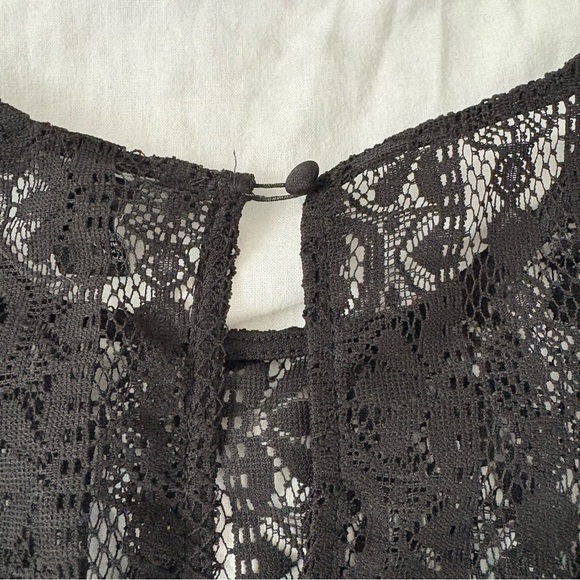 Forever 21 MEDIUM long sleeve black Lace Sheer Top cropped - Picture 6 of 6